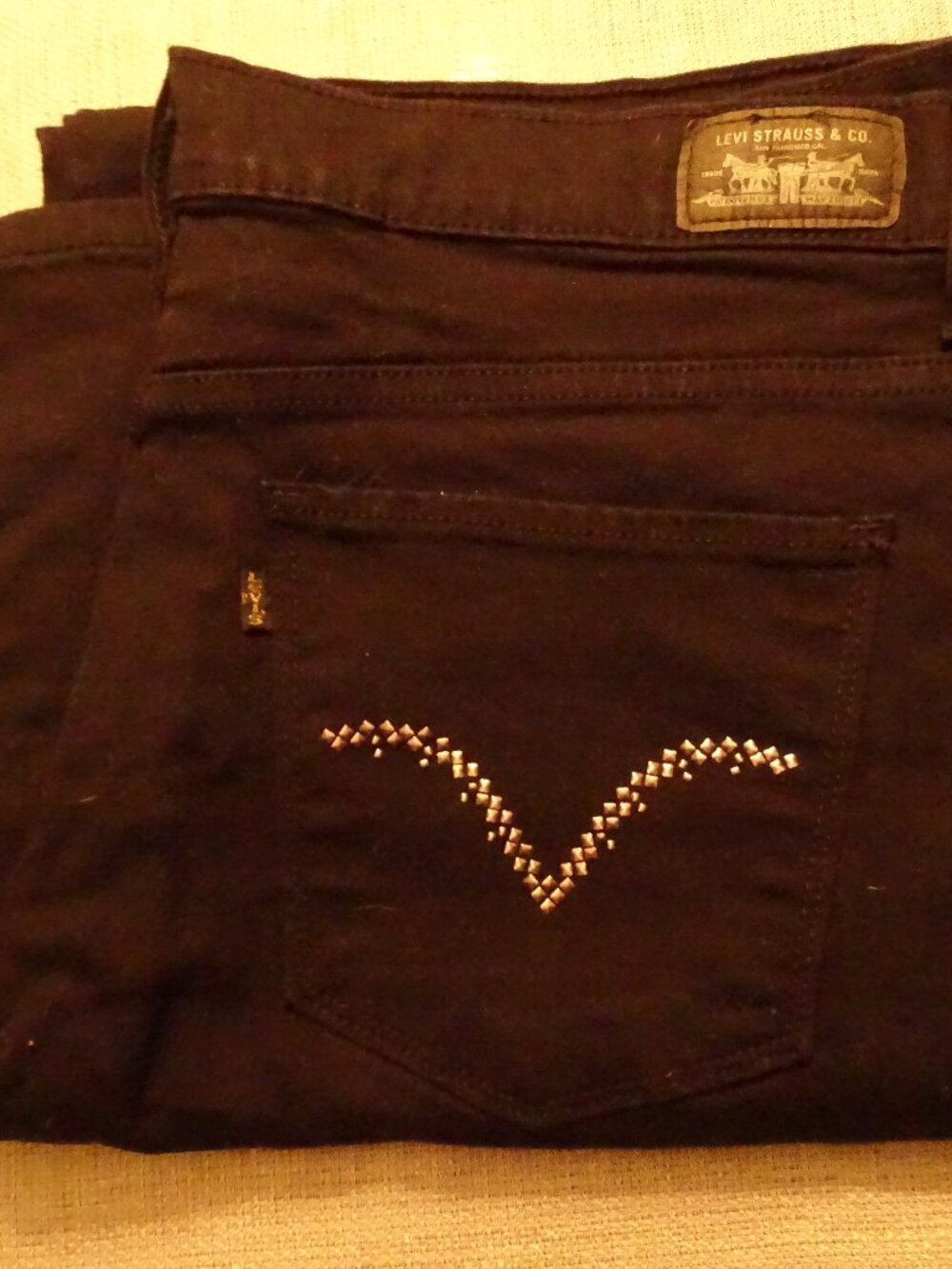 Levi’s 515 Perfectly Slimming Bootcut Jeans Black Studded Back Pocket Gold Tab